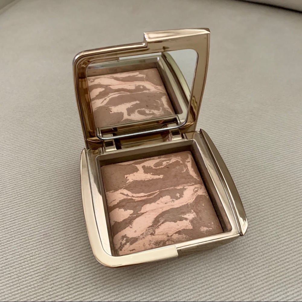 Hourglass ambient lighting bronzer